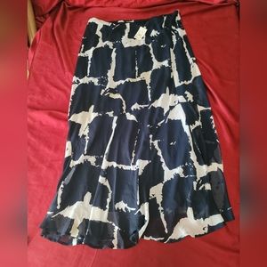 Ashley Stewart Skirt Women's plus 20 W.New   no signs of wear.